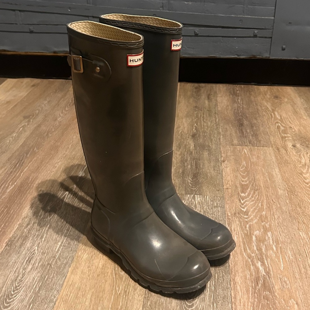 Hunter Original Gloss Grey Tall Rain Boots, size Women’s 9 (8M, EU 40/41)